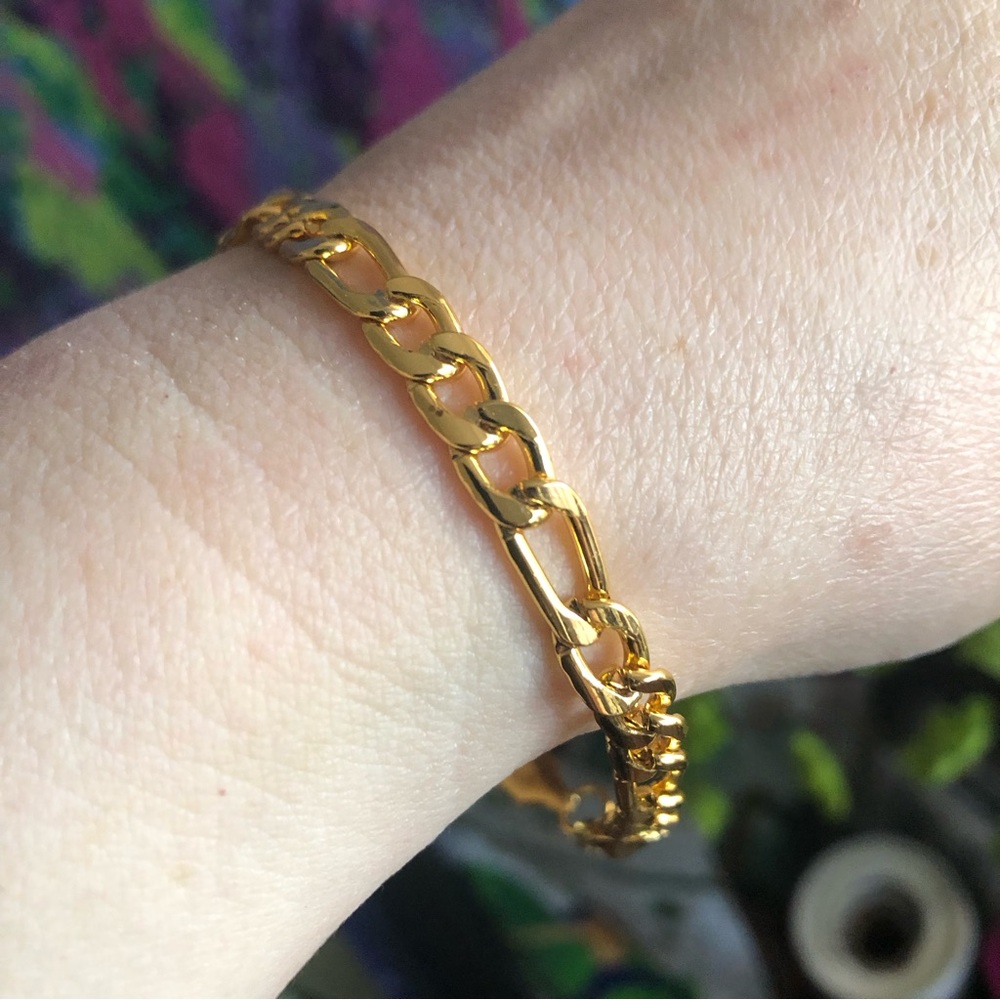 Ladies 6mm 18k gold plated stainless steel figaro chain bracelet